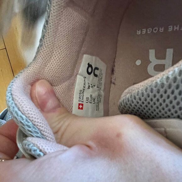 On Cloud Roger - Picture 2 of 6